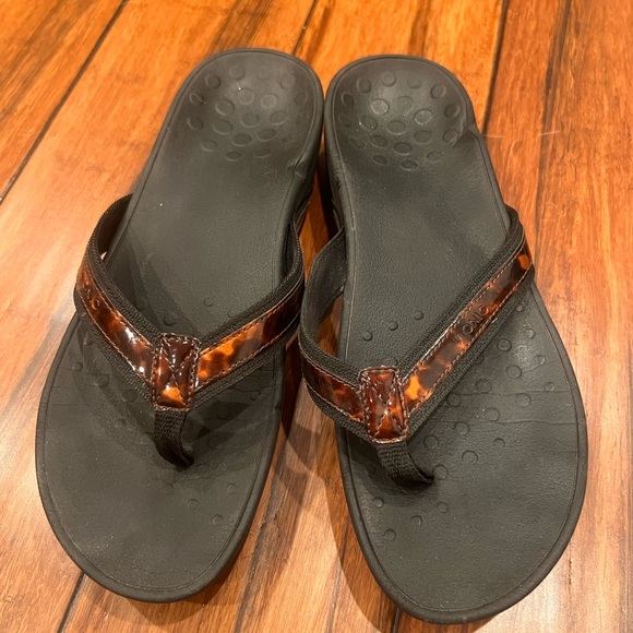 Vionic | Shoes | Bionic Tortoise Shell Flip Flops | Poshmark